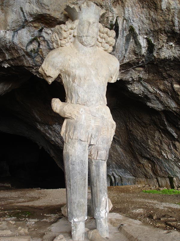 مجسمه شاهپور