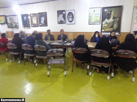 نشست سیر مطالعاتی کتابخانه عمومی شهید مدنی کازرون برگزار شد