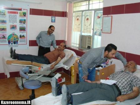 اهداء خون توسط کارکنان کمیته امداد امام خمینی (ره) شهرستان کازرون