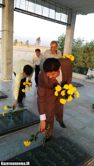دعای پرشور عرفه همراه با گلباران و غبار روبی گلزار مطهر شهدا در شهر بالاده برگزار گردید+ عکس دعای پرشور عرفه همراه با گلباران و غبار روبی گلزار مطهر شهدا در شهر بالاده برگزار گردید+ عکس