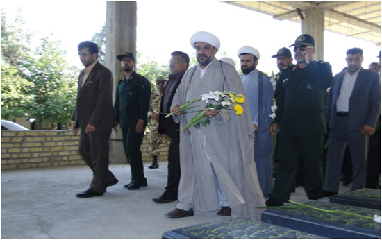 حضور مدیر اداره ورزش و جوانان و جمعی از ورزشکاران در مراسم غبار روبی گلزار شهدا