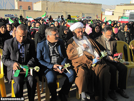 زنگ انقلاب در مدارس کازرون نواخته شد