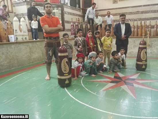 شاهنامه خوانی کودکان در زورخانه ی مولای متقیان کازرون کلید خورد