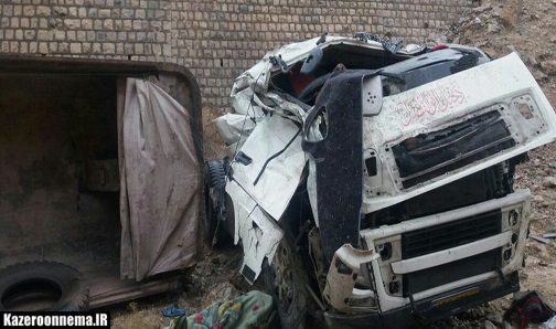 تریلر در محور شیراز به کازرون واژگون و راننده اش کشته شد