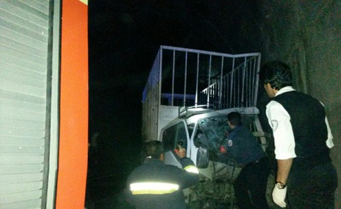 مرگ راننده در برخورد خودرو به دیواره تونل+تصاویر