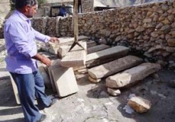 ساماندهی سنگ قبر‌های تاریخی روستای الیف شهرستان کازرون