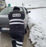 امداد رسانی پلیس راه به خودروهای گرفتار شده در برف