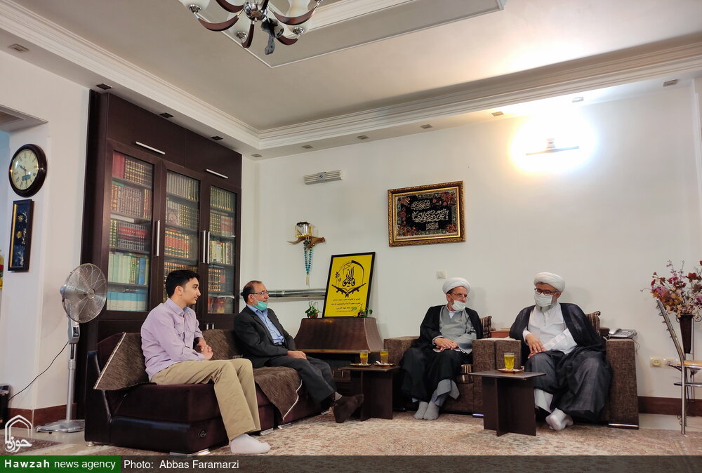 حضور نمایندگان آیت الله اعرافی در منزل امام جمعه شهید کازرون
