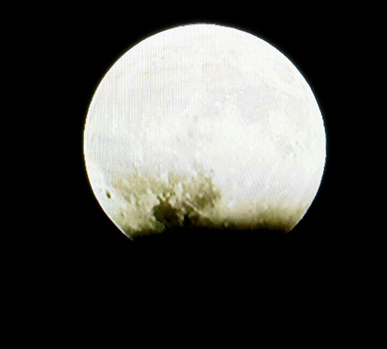 ماه گرفتگی در کازرون - عکس از کانال تلگرامی عبدویی 2000 ساله
