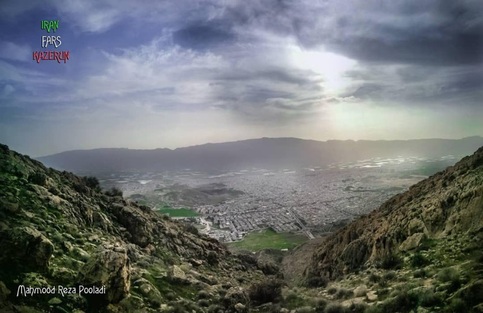 ایران  زیبای من، کازرون دوست داشتنی من، سرت سلامت، آفریدگارا به نیکی گفتار داریوش بزرگ تن مردمان سرزمینم را از بلا دور نگهدار